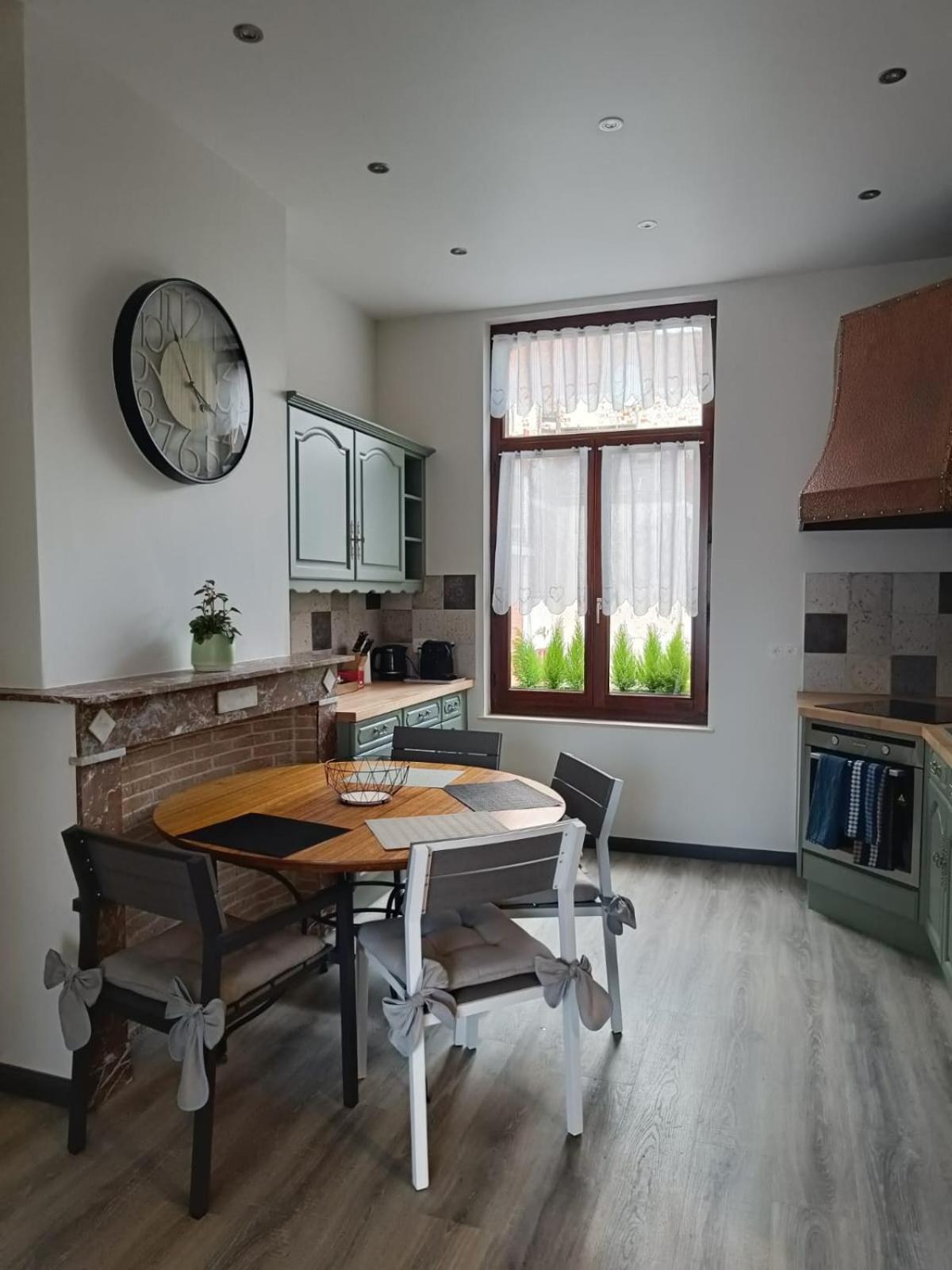 Appartement Modern Triplex 140m2 - 4 Bedrooms, 1 Living & 2 Bathrooms - 8 People In