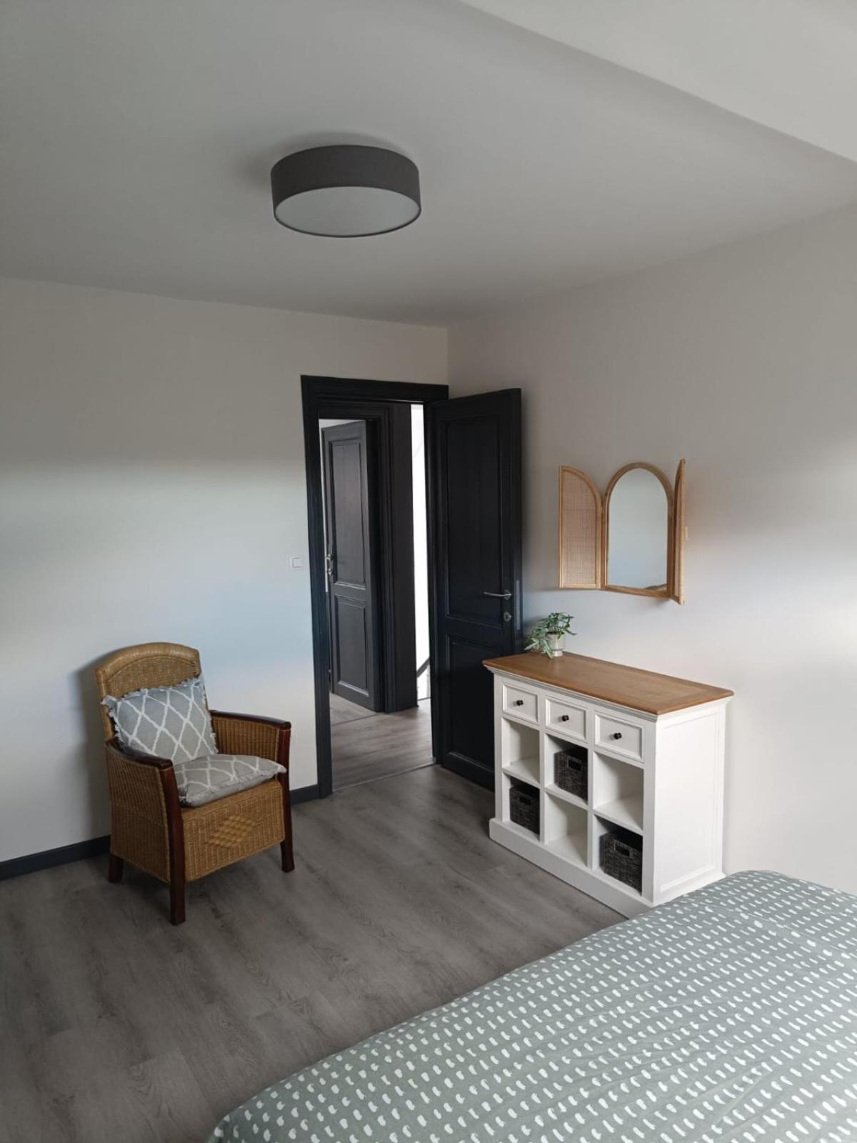 Modern Triplex 140m2 - 4 Bedrooms, 1 Living & 2 Bathrooms - 8 People In Appartement