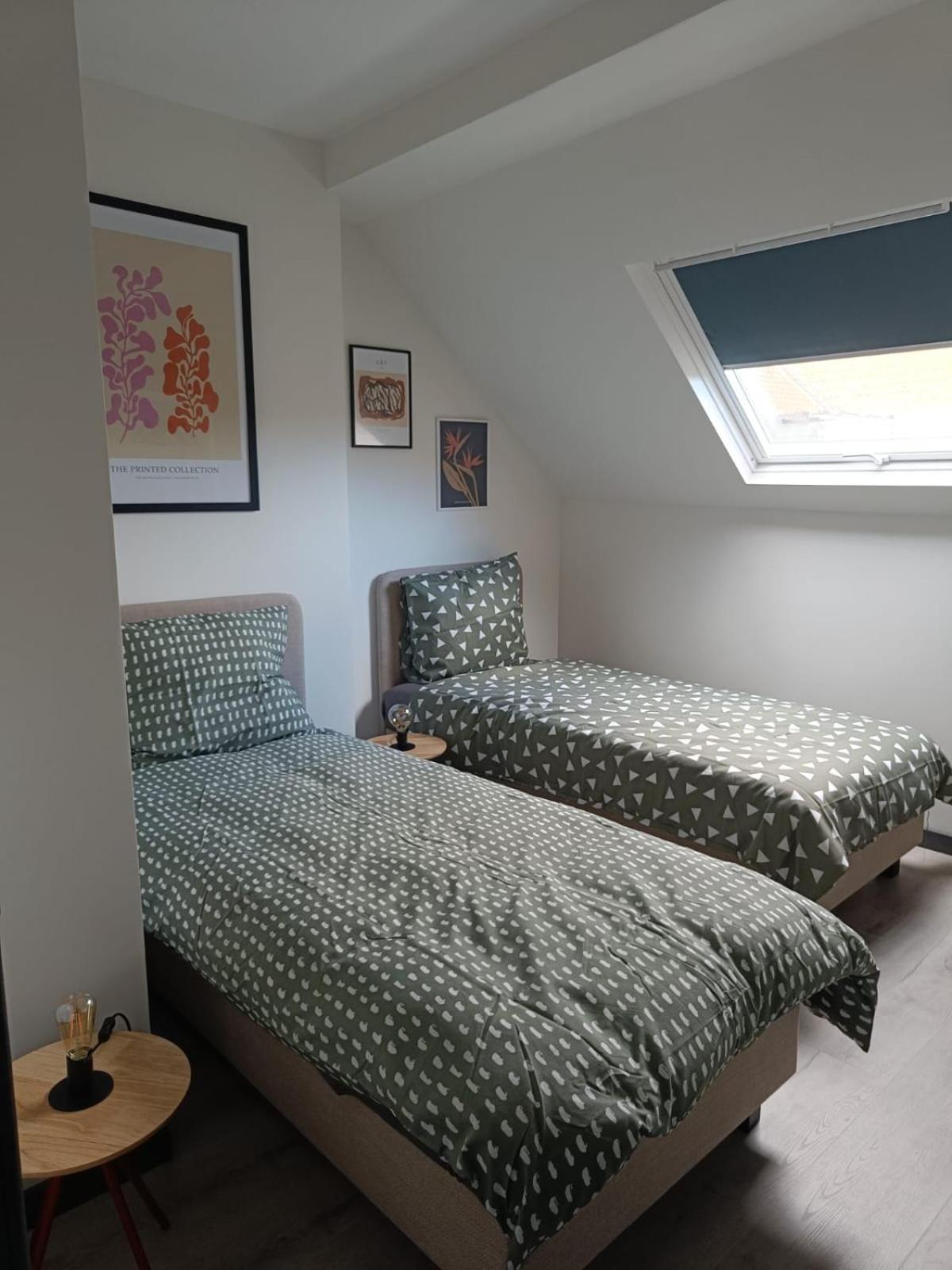 Modern Triplex 140m2 - 4 Bedrooms, 1 Living & 2 Bathrooms - 8 People In Brussel